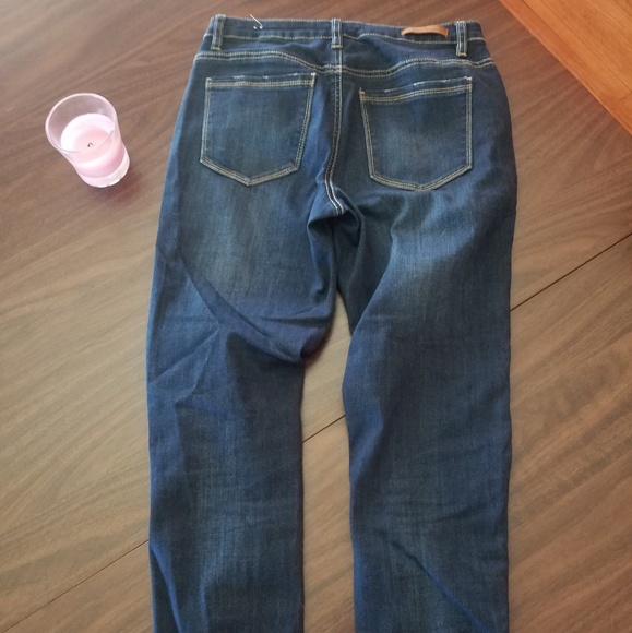 Almost Famous - Picture 2 of 4